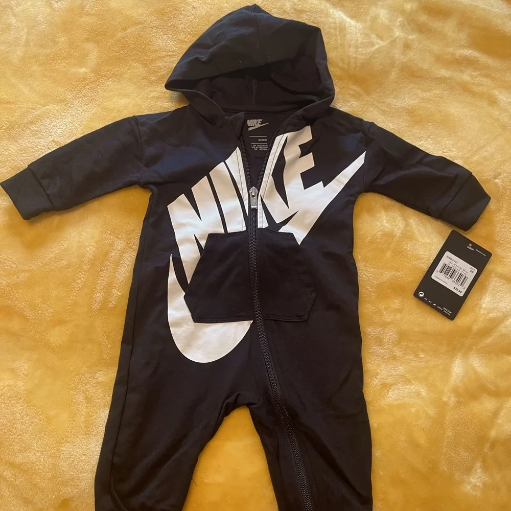 Nike - Picture 1 of 3